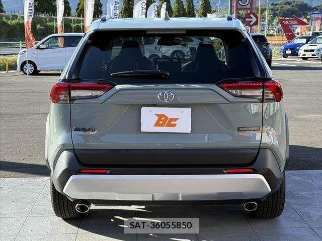Toyota RAV4 2023-09 8686418-13