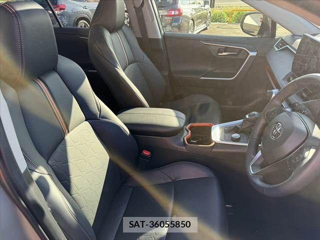 Toyota RAV4 2023-09 8686418-15
