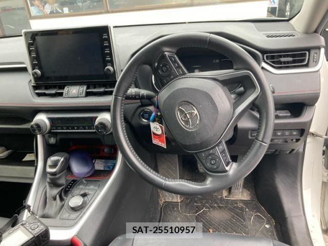 Toyota RAV4 2021-06 8686429-18