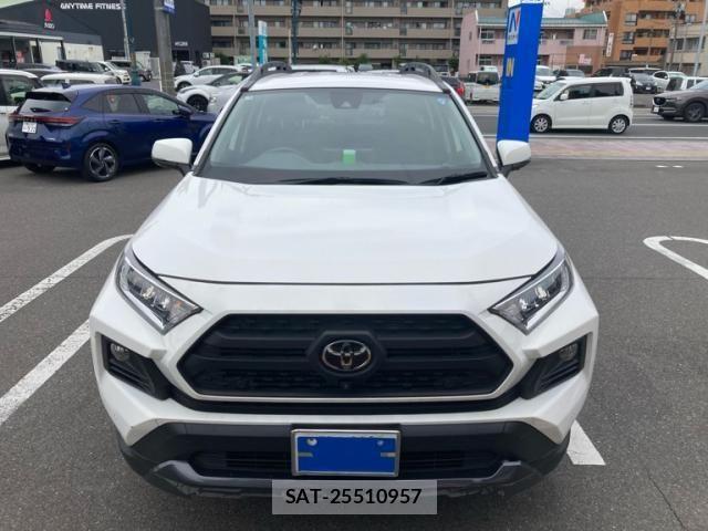 Toyota RAV4 2021-06 8686429-1