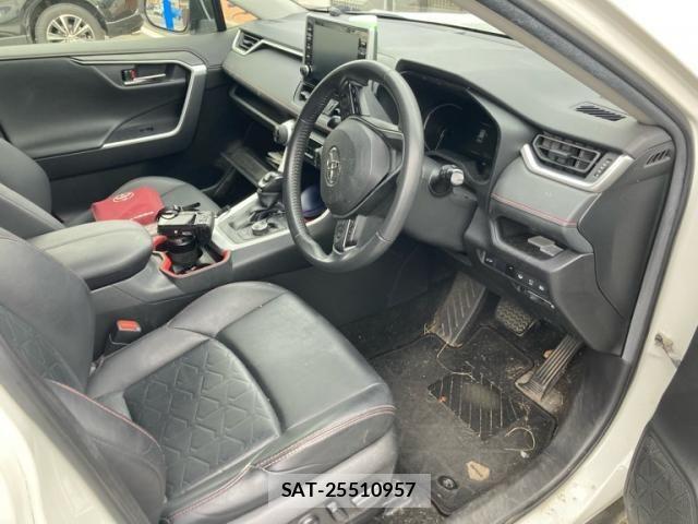 Toyota RAV4 2021-06 8686429-22