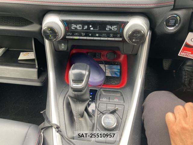 Toyota RAV4 2021-06 8686429-25