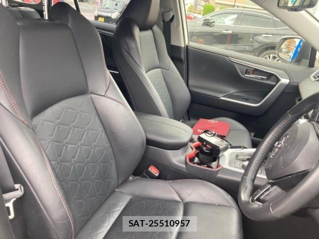 Toyota RAV4 2021-06 8686429-28