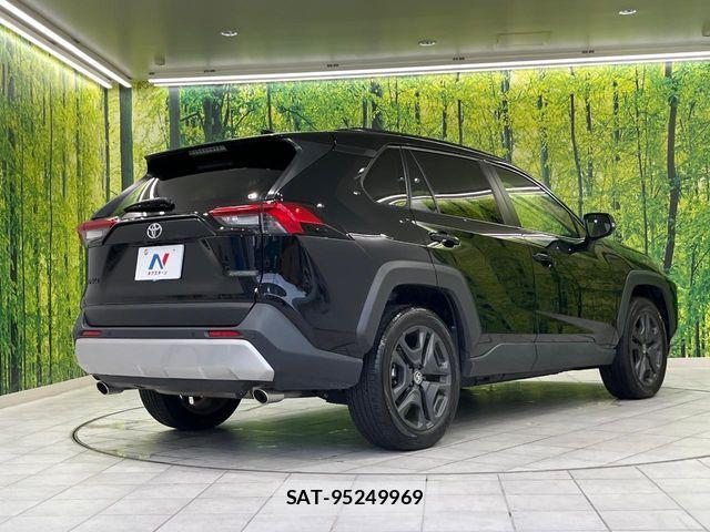 Toyota RAV4 2023-12 8745481-16