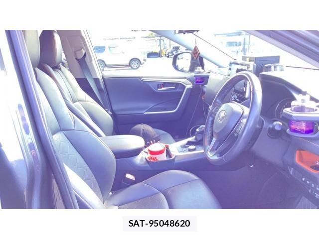 Toyota RAV4 2021-11 8745488-10