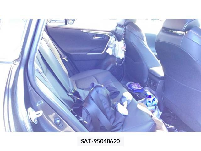Toyota RAV4 2021-11 8745488-11