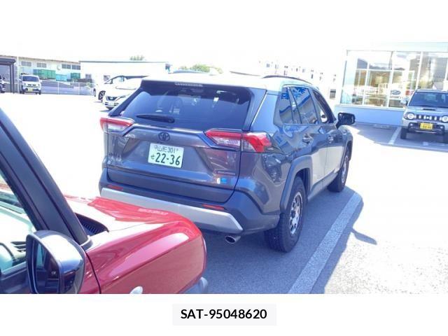 Toyota RAV4 2021-11 8745488-17