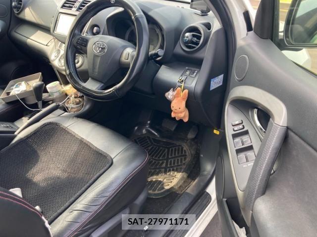 Toyota RAV4 2014-09 8745489-11
