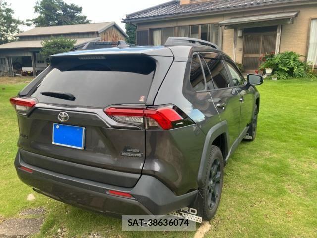 Toyota RAV4 2021-06 8745485-2