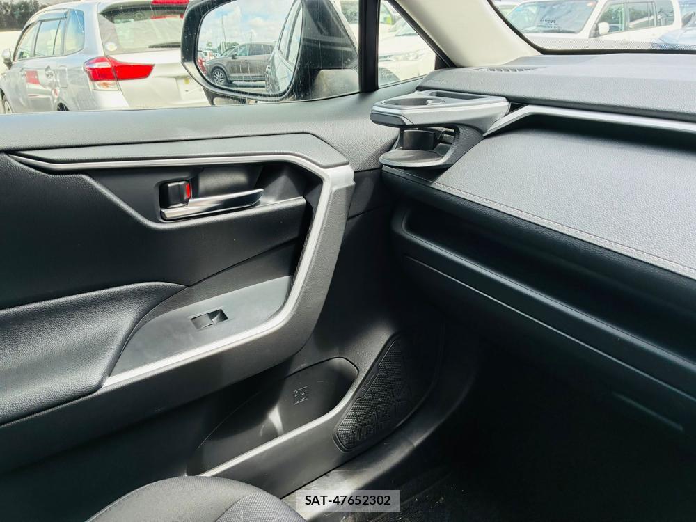 Toyota RAV4 2020-07 8231583-22