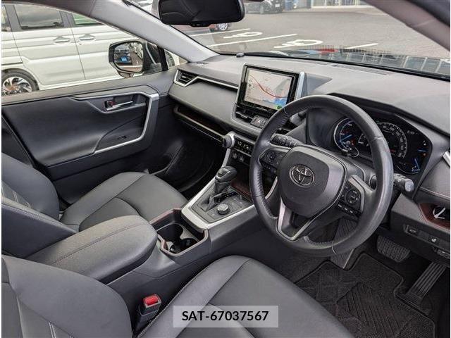 Toyota RAV4 2021-12 8781804-12