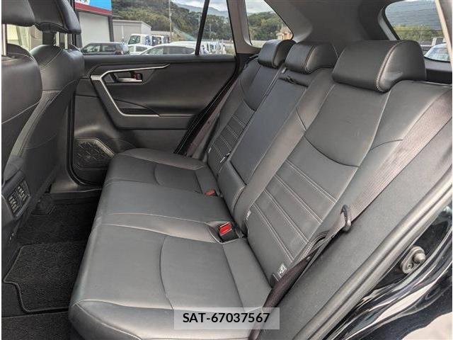 Toyota RAV4 2021-12 8781804-14