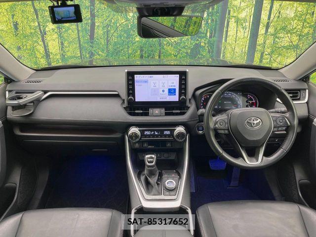Toyota RAV4 2021-05 8781803-1