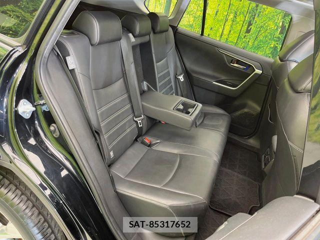 Toyota RAV4 2021-05 8781803-8
