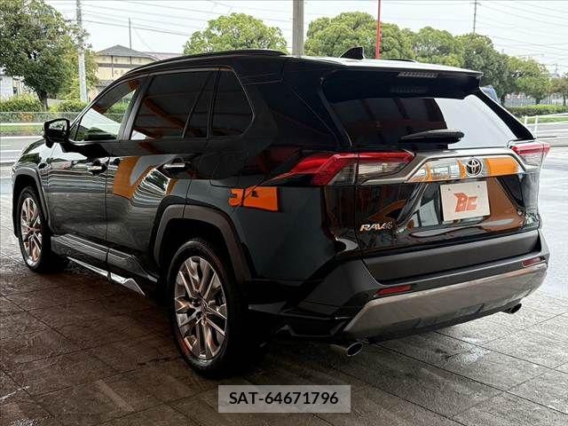 Toyota RAV4 2019-12 8781812-12
