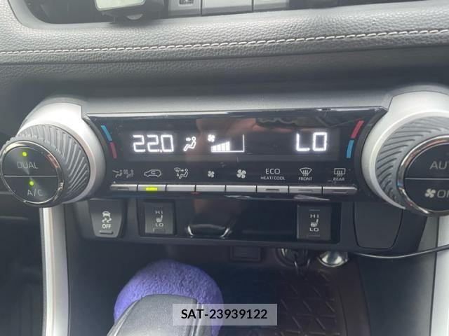Toyota RAV4 2019-05 8831278-21