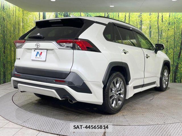 Toyota RAV4 2022-07 8831275-16