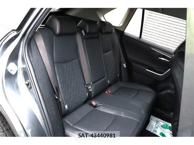 Toyota RAV4 2021-03 8831274-11