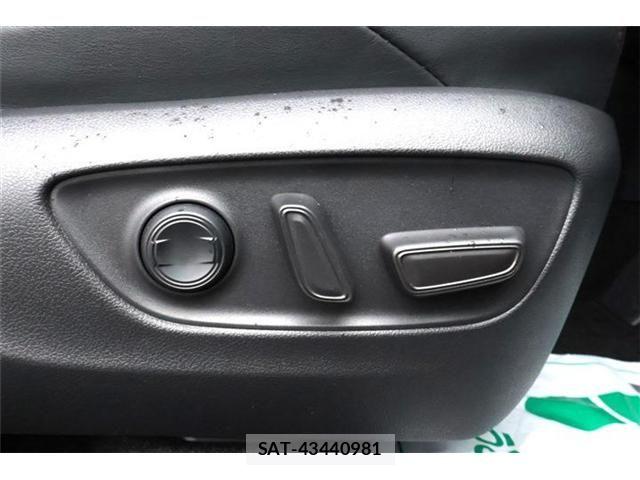 Toyota RAV4 2021-03 8831274-27