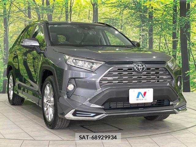 Toyota RAV4 2019-04 8831280-17