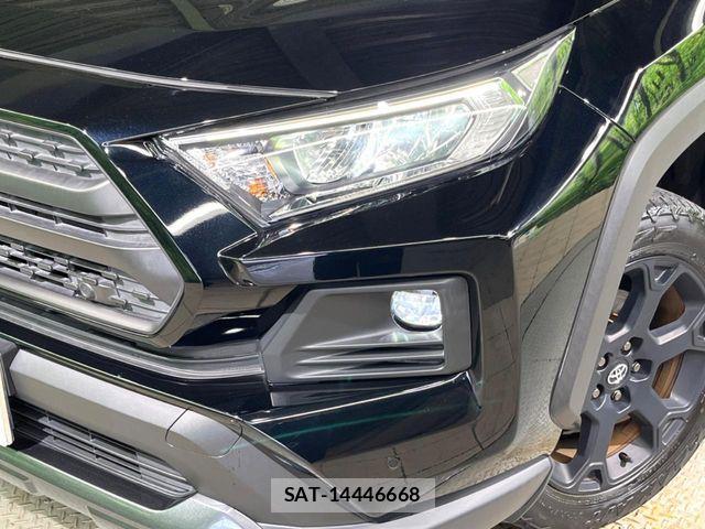 Toyota RAV4 2022-04 8850494-11