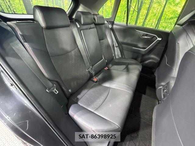 Toyota RAV4 2022-04 8850492-11