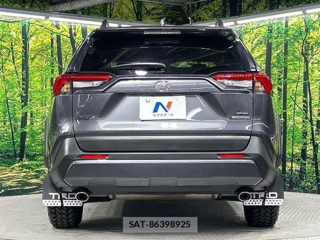 Toyota RAV4 2022-04 8850492-16
