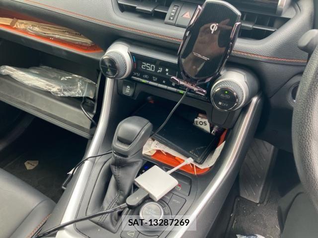 Toyota RAV4 2019-04 8850501-15