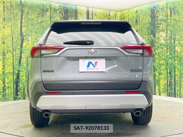 Toyota RAV4 2019-09 8871932-14