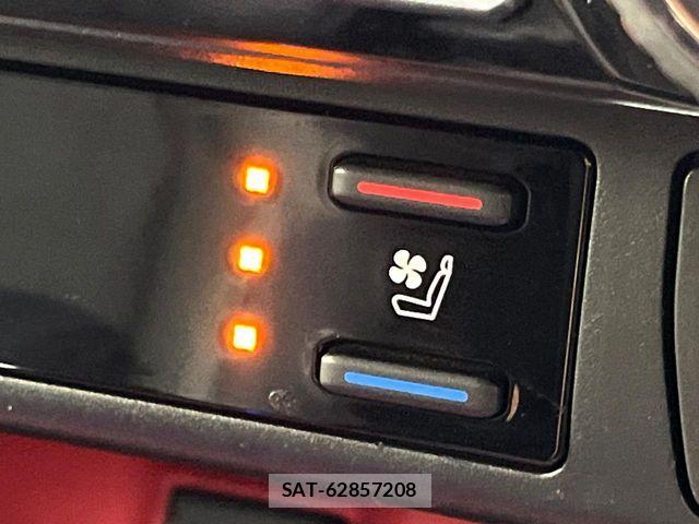 Toyota RAV4 2021-11 8871933-4