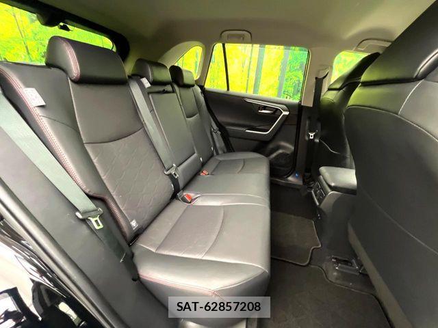 Toyota RAV4 2021-11 8871933-8