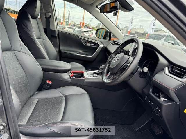 Toyota RAV4 2020-10 8881821-15