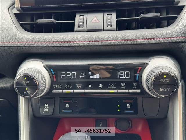 Toyota RAV4 2020-10 8881821-22
