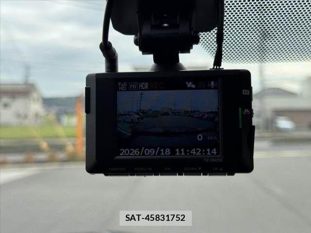 Toyota RAV4 2020-10 8881821-27