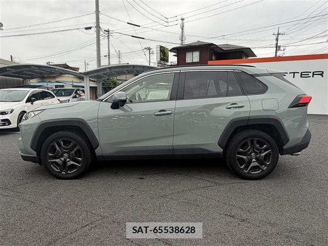 Toyota RAV4 2023-08 8881817-9