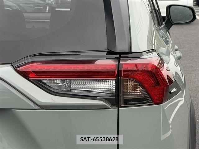 Toyota RAV4 2023-08 8881817-11