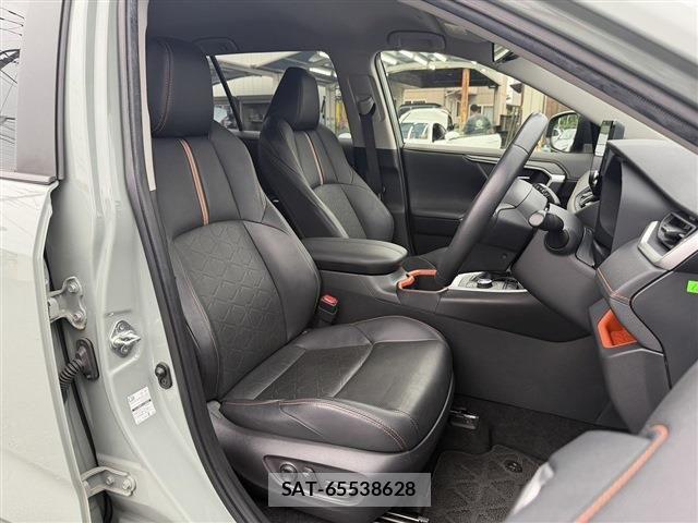 Toyota RAV4 2023-08 8881817-13