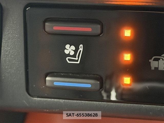 Toyota RAV4 2023-08 8881817-5