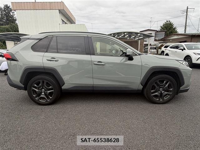 Toyota RAV4 2023-08 8881817-7