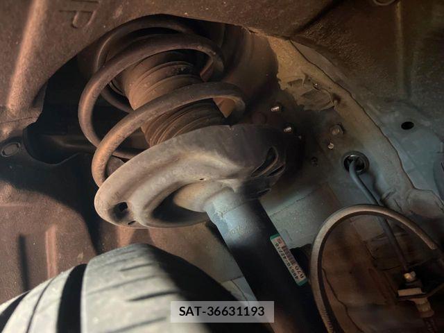 Toyota RAV4 2020-06 8881818-19