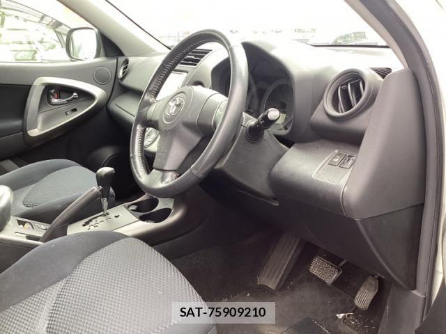 Toyota RAV4 2010-01 8881825-14