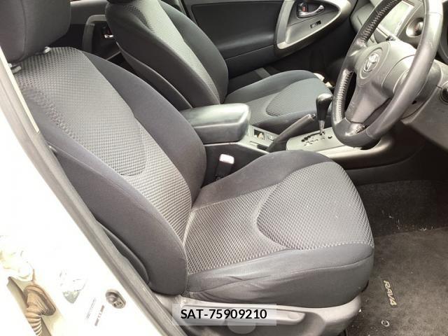 Toyota RAV4 2010-01 8881825-15