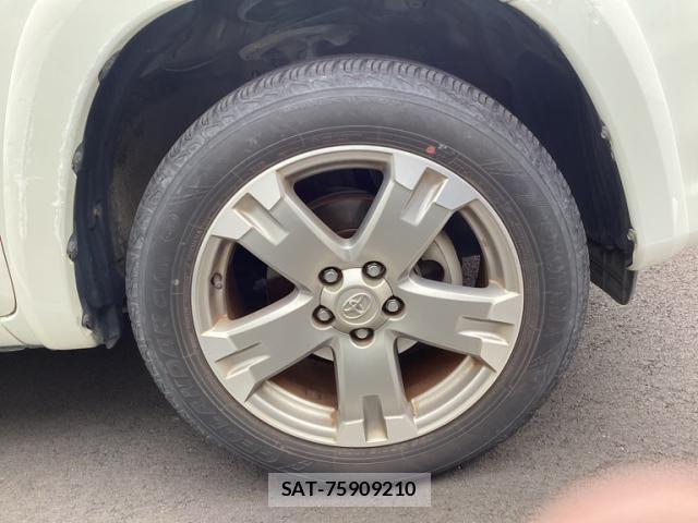 Toyota RAV4 2010-01 8881825-6
