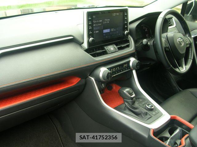 Toyota RAV4 2021-12 8881822-12