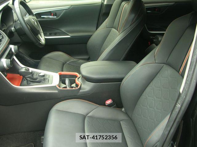 Toyota RAV4 2021-12 8881822-13