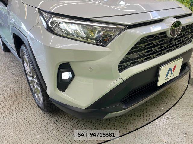 Toyota RAV4 2023-12 8881809-12