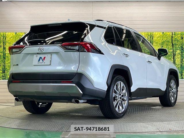 Toyota RAV4 2023-12 8881809-17