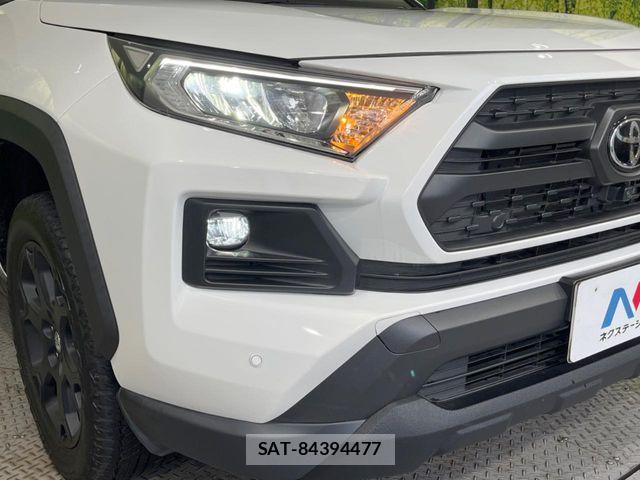 Toyota RAV4 2023-10 8881810-11