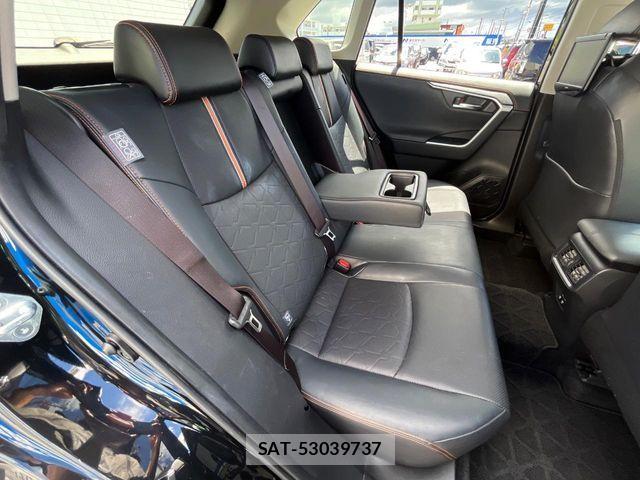 Toyota RAV4 2019-08 8881813-9