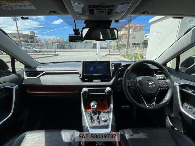 Toyota RAV4 2019-08 8881813-1